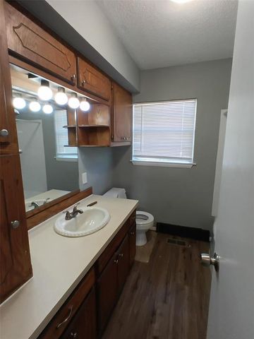 212 W Rose Drive, Midwest City, OK 73110