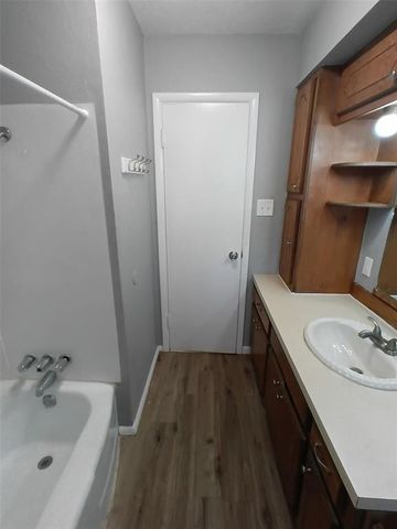 212 W Rose Drive, Midwest City, OK 73110