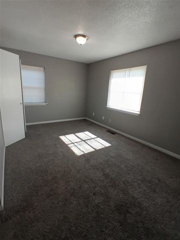 212 W Rose Drive, Midwest City, OK 73110