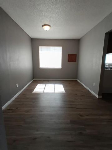 212 W Rose Drive, Midwest City, OK 73110