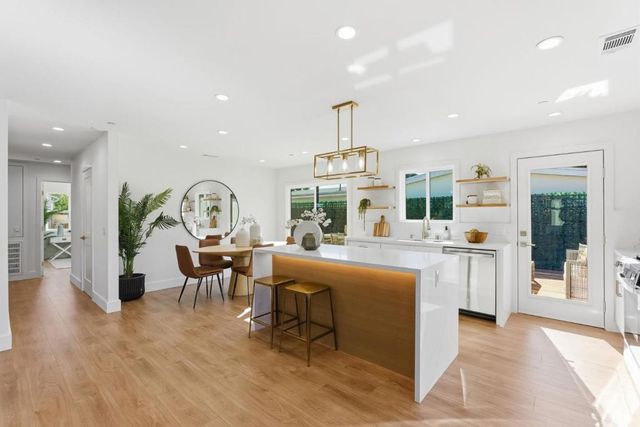 2512 Farrington Way, East Palo Alto, CA 94303