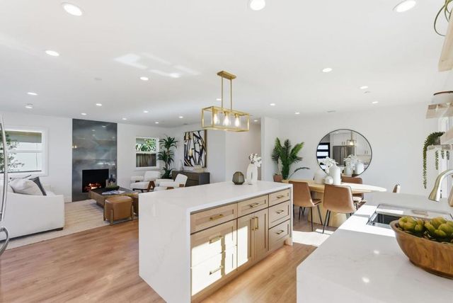 2512 Farrington Way, East Palo Alto, CA 94303