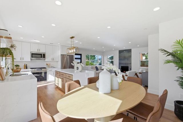 2512 Farrington Way, East Palo Alto, CA 94303