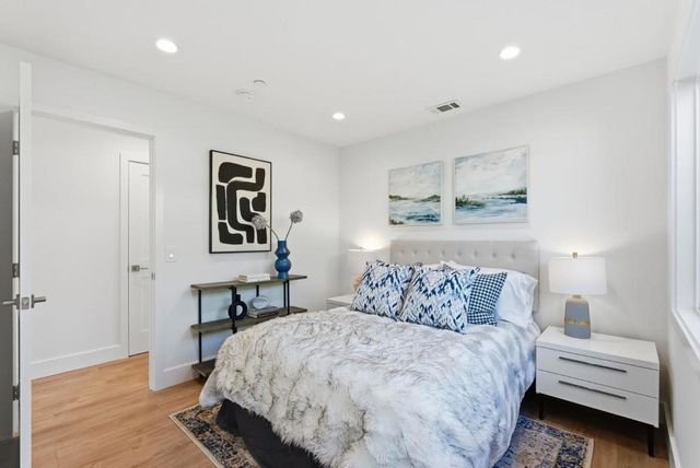 2512 Farrington Way, East Palo Alto, CA 94303