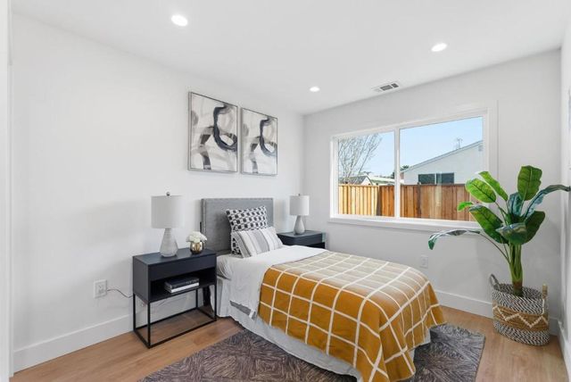 2512 Farrington Way, East Palo Alto, CA 94303