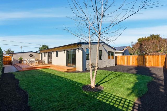 2512 Farrington Way, East Palo Alto, CA 94303