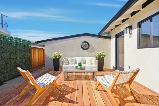 2512 Farrington Way, East Palo Alto, CA 94303