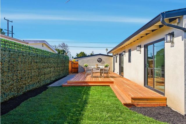 2512 Farrington Way, East Palo Alto, CA 94303