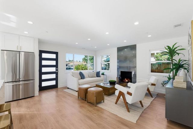 2512 Farrington Way, East Palo Alto, CA 94303