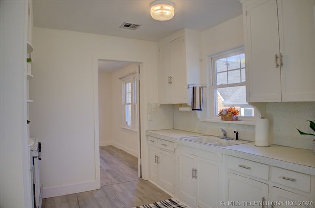 707 S Knoxville Avenue, Tulsa, OK 74112