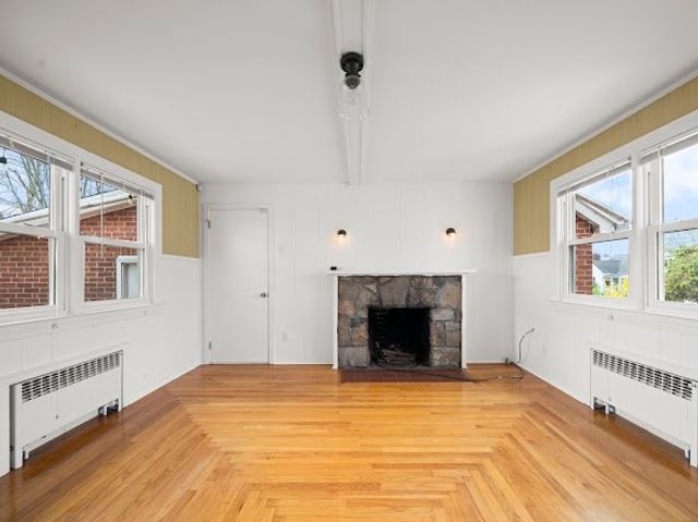 91 Haven Ave, Chicopee, MA 01013