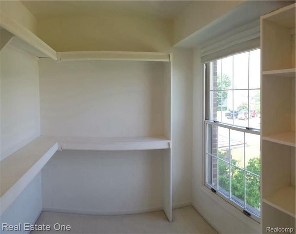 475 Dorchester Way, Milford, MI 48381