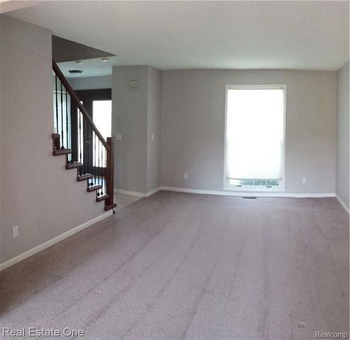 475 Dorchester Way, Milford, MI 48381