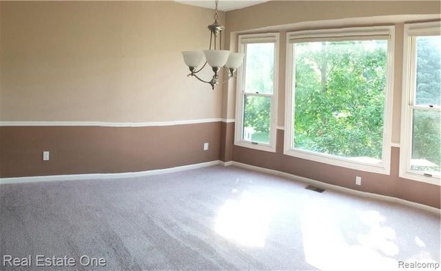475 Dorchester Way, Milford, MI 48381