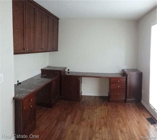 475 Dorchester Way, Milford, MI 48381