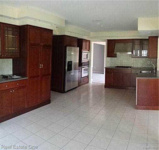 475 Dorchester Way, Milford, MI 48381