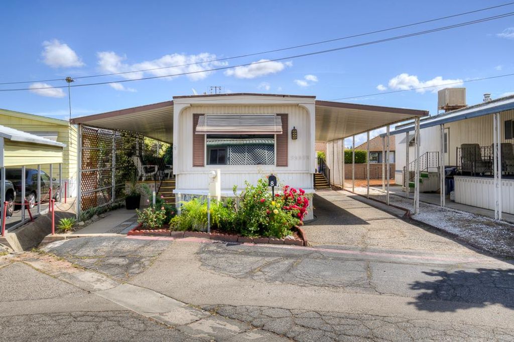 Image 1 of property listing at 1724 Minnewawa # 8, Clovis, CA 93612