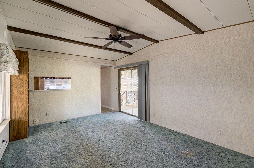 Image 10 of property listing at 1724 Minnewawa # 8, Clovis, CA 93612