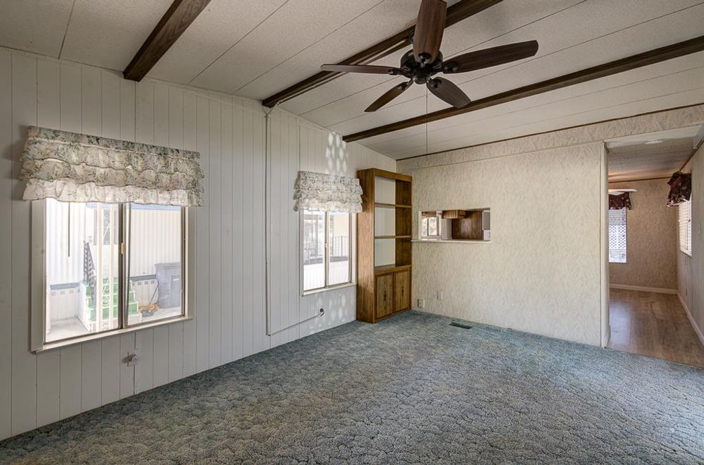 Image 11 of property listing at 1724 Minnewawa # 8, Clovis, CA 93612