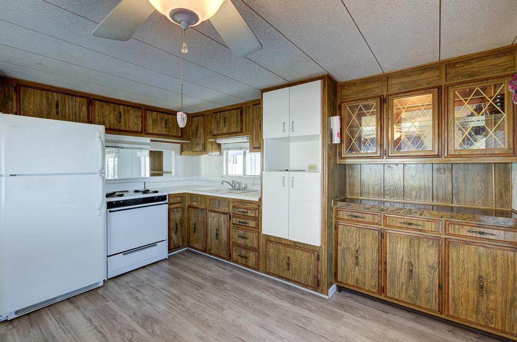 Image 13 of property listing at 1724 Minnewawa # 8, Clovis, CA 93612