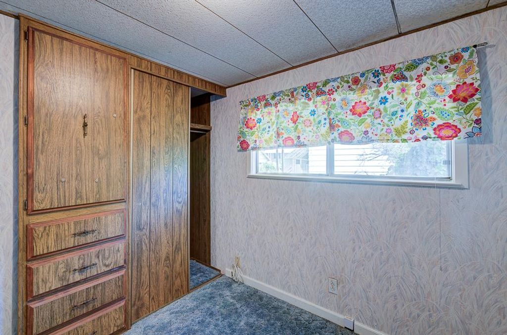 Image 17 of property listing at 1724 Minnewawa # 8, Clovis, CA 93612