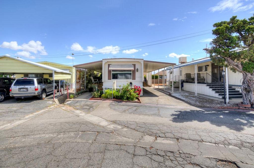 Image 23 of property listing at 1724 Minnewawa # 8, Clovis, CA 93612
