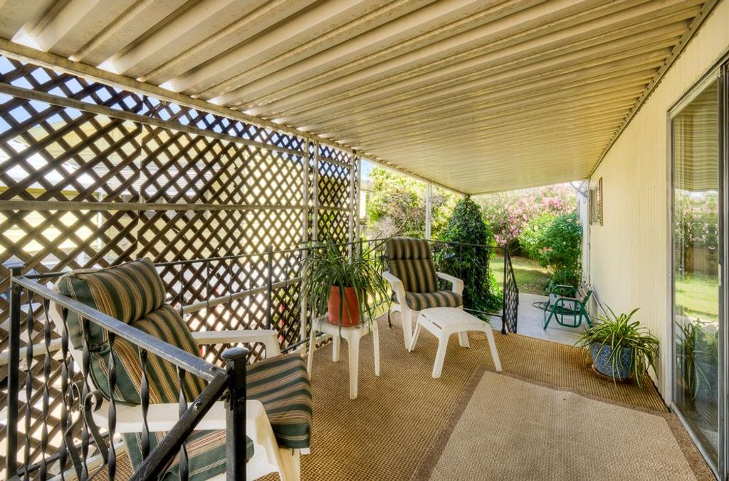 Image 4 of property listing at 1724 Minnewawa # 8, Clovis, CA 93612
