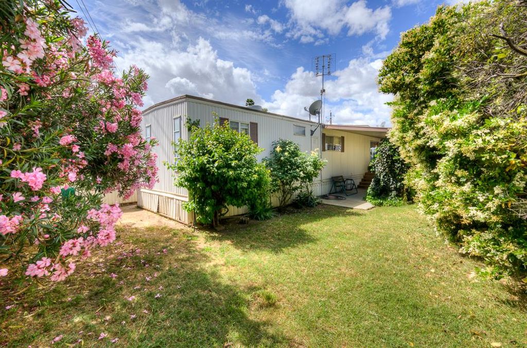 Image 8 of property listing at 1724 Minnewawa # 8, Clovis, CA 93612