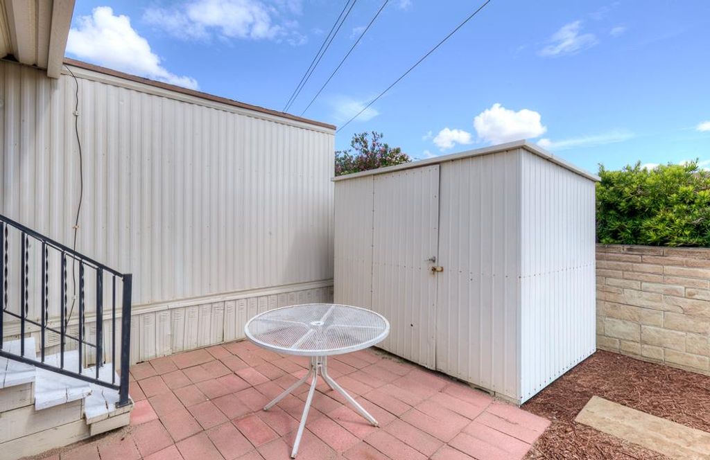 Image 9 of property listing at 1724 Minnewawa # 8, Clovis, CA 93612