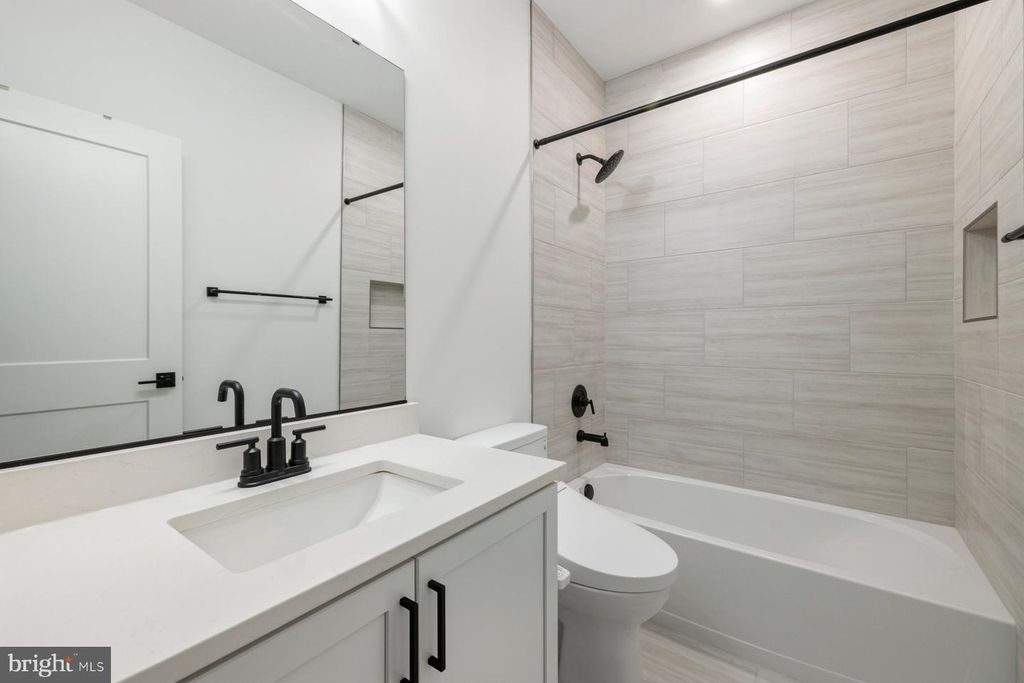Image 27 of property listing at 13823 BRIGHTON DAM RD, Clarksville, MD 21029