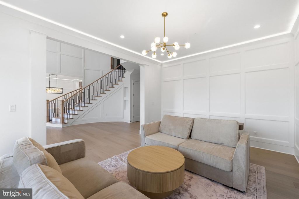 Image 5 of property listing at 13823 BRIGHTON DAM RD, Clarksville, MD 21029