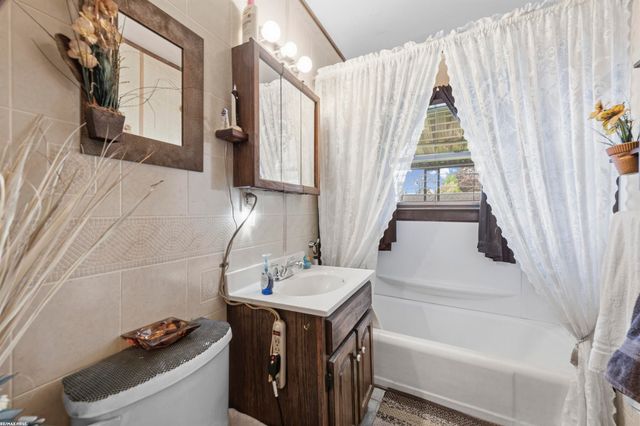 22622 Sharrow Street, Warren, MI 48089