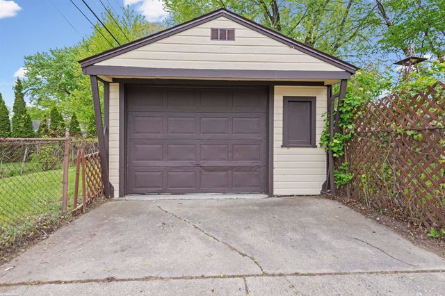 22622 Sharrow Street, Warren, MI 48089