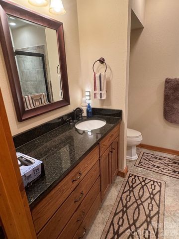 686 Hyacinth Drive, Clyde, NC 28721