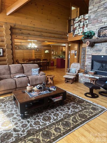 686 Hyacinth Drive, Clyde, NC 28721