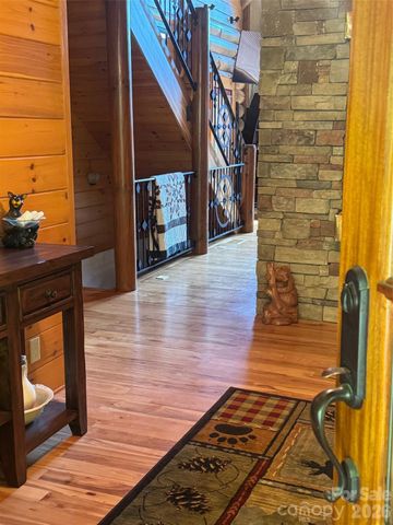 686 Hyacinth Drive, Clyde, NC 28721