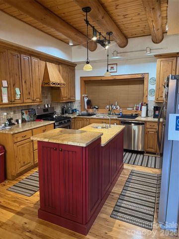 686 Hyacinth Drive, Clyde, NC 28721