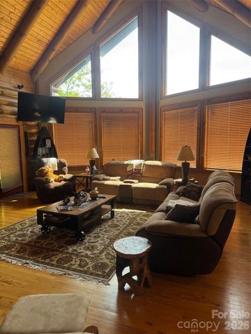 686 Hyacinth Drive, Clyde, NC 28721