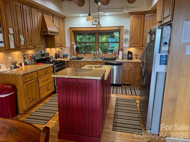 686 Hyacinth Drive, Clyde, NC 28721