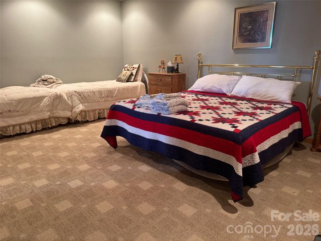 686 Hyacinth Drive, Clyde, NC 28721