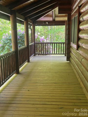 686 Hyacinth Drive, Clyde, NC 28721