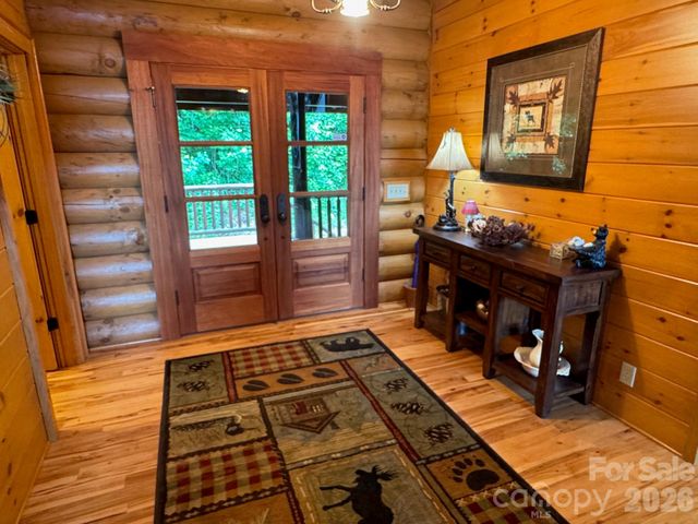 686 Hyacinth Drive, Clyde, NC 28721