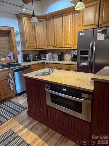 686 Hyacinth Drive, Clyde, NC 28721