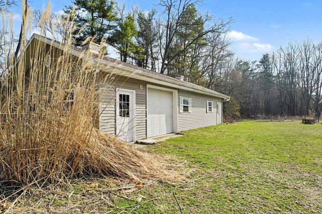 8856 N 42nd Street, Augusta, MI 49012