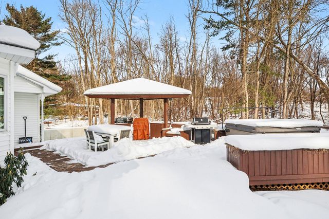 8856 N 42nd Street, Augusta, MI 49012