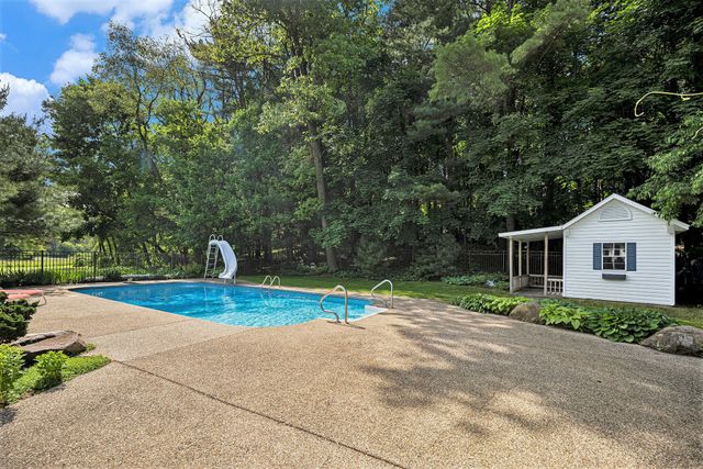 8856 N 42nd Street, Augusta, MI 49012