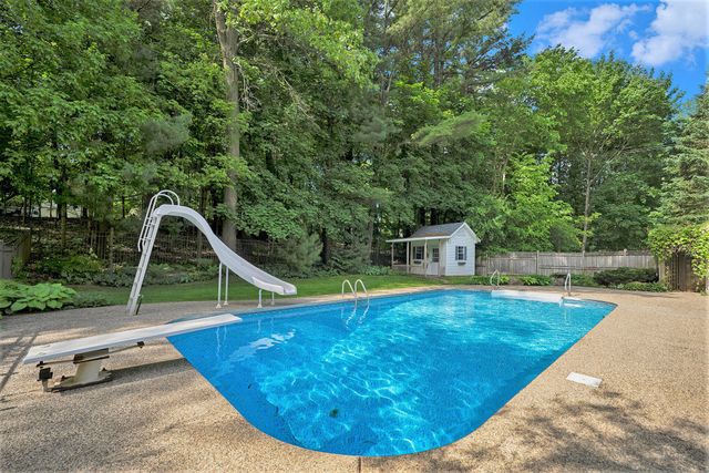 8856 N 42nd Street, Augusta, MI 49012