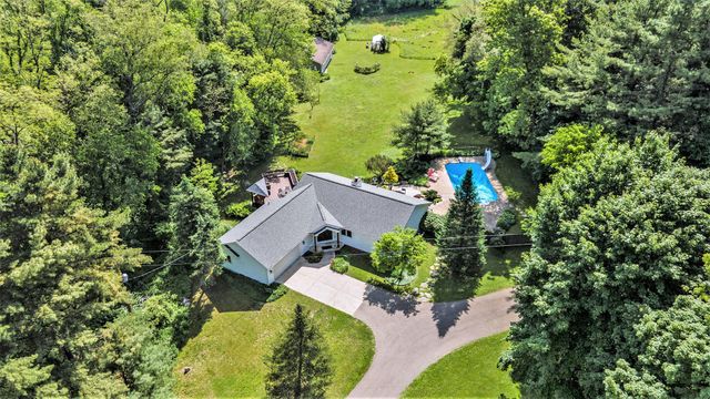 8856 N 42nd Street, Augusta, MI 49012