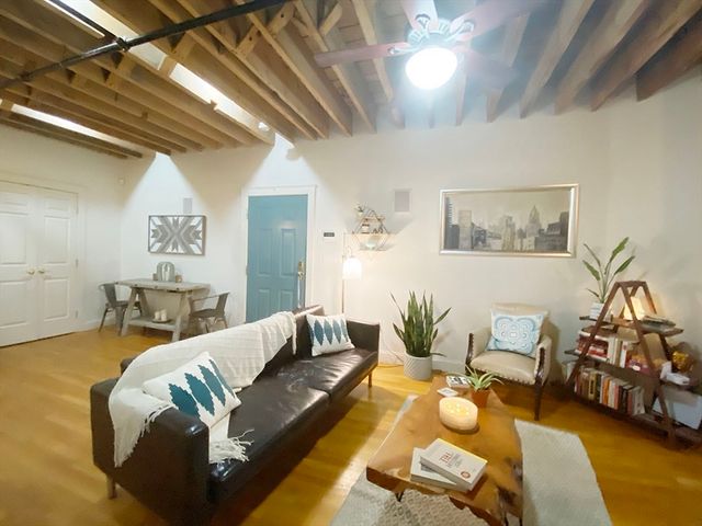 150 Liverpool St 3, Boston, MA 02128