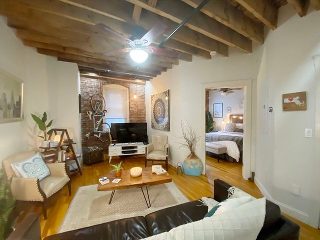 150 Liverpool St 3, Boston, MA 02128